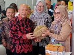 Stand Bazar Ramadhan Parimo di Jakarta Dipenuhi Pengunjung