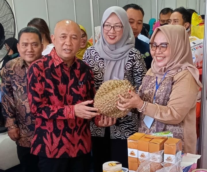 Stand Bazar Ramadhan Parimo di Jakarta Dipenuhi Pengunjung
