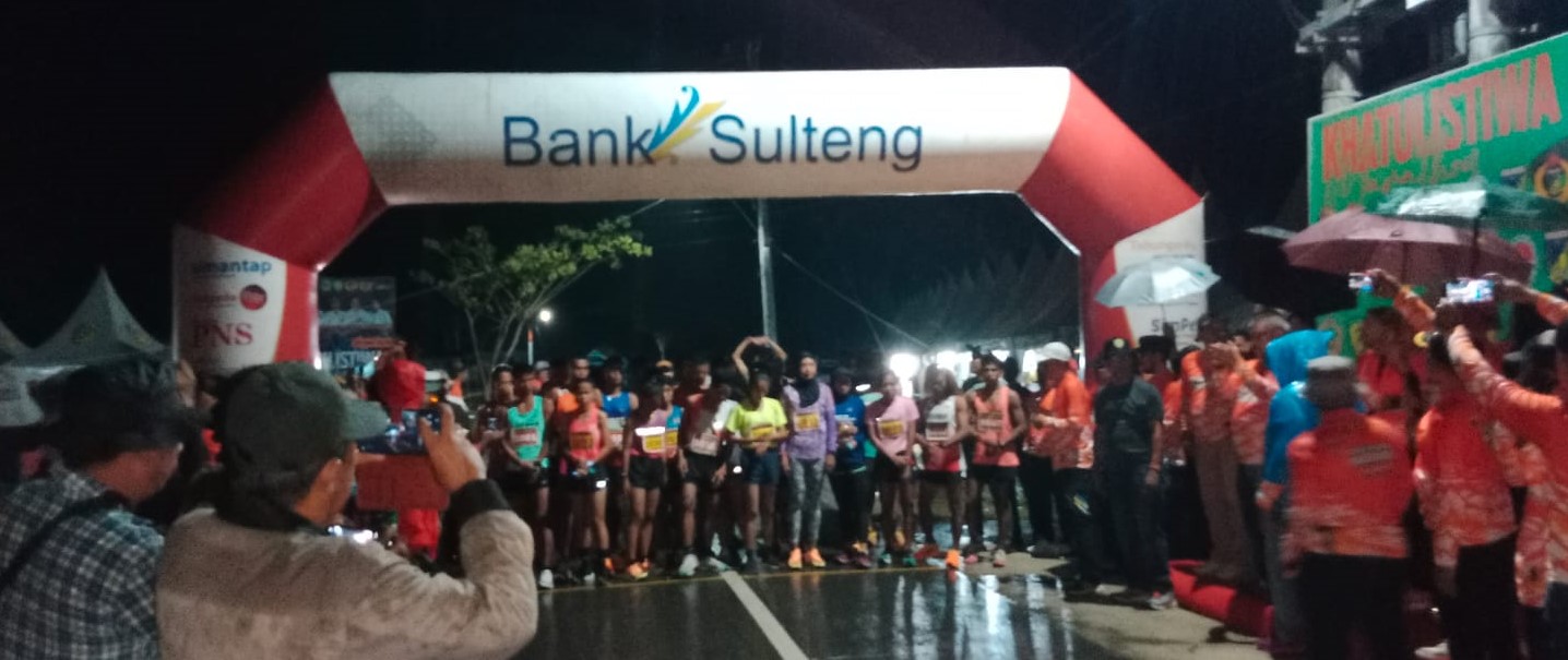 Dibawah Guyuran Hujan, Khatulistiwa Marathon Berlangsung Seru