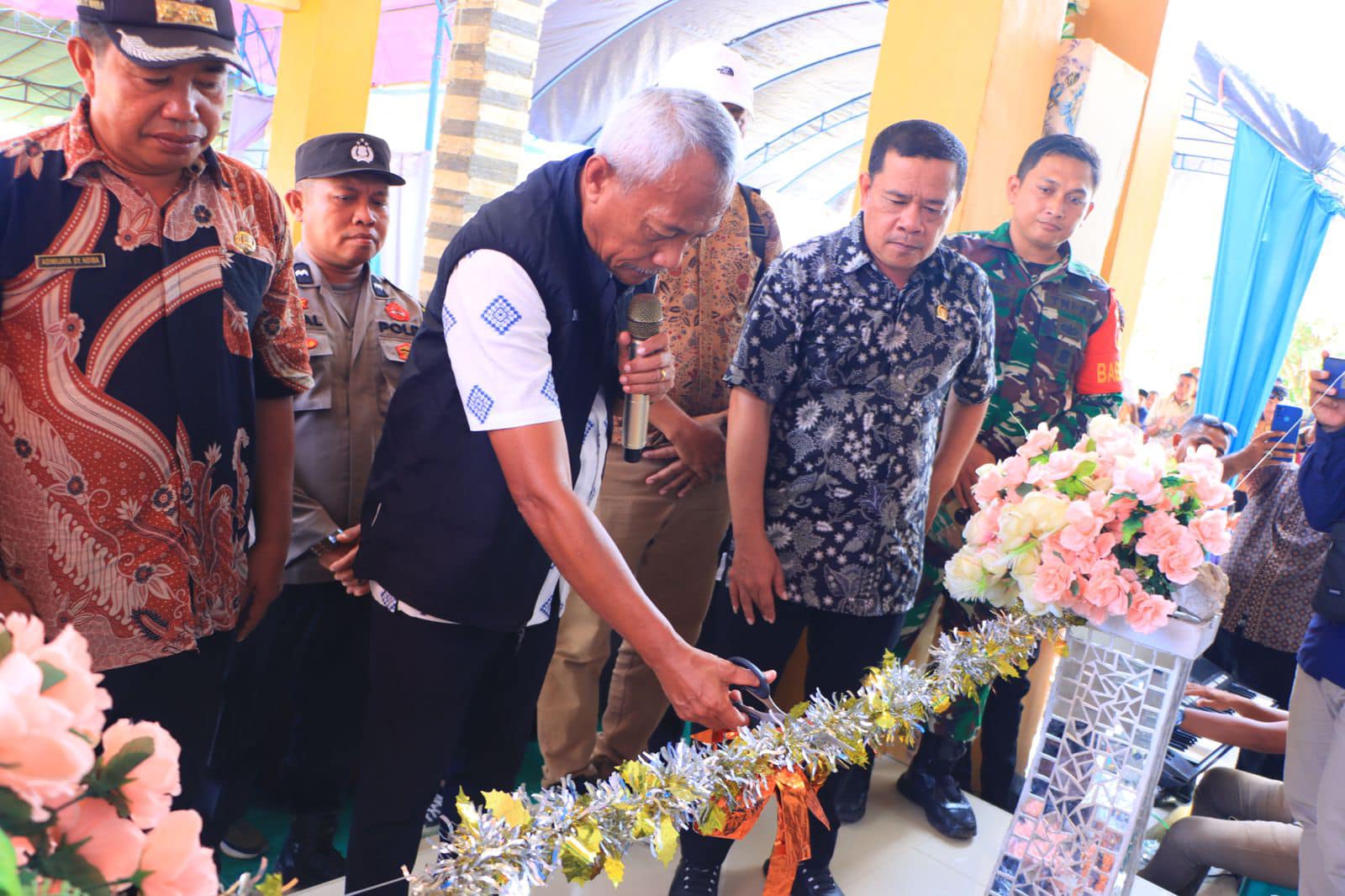 Bupati Balut Resmikan Kantor Camat Bangkurung