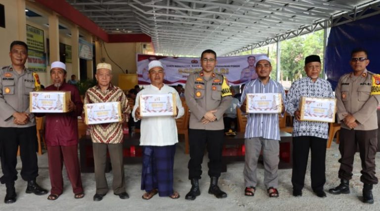 Polres Touna Berikan Pelayanan Kesehatan dan Bagi 100 Paket Sembako Pada Masyarakat