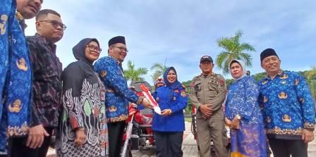 Sat Pol PP dan Damkar Parimo dapat Bantuan Dua Unit Sepeda Motor Damkar Roda Tiga
