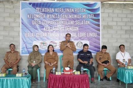 Wabub Sigi Buka Pelatihan Kerajinan Rotan