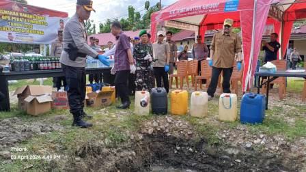 Jelang Idul Fitri 2024, Polres Parimo Musnahkan Ratusan Botol Miras