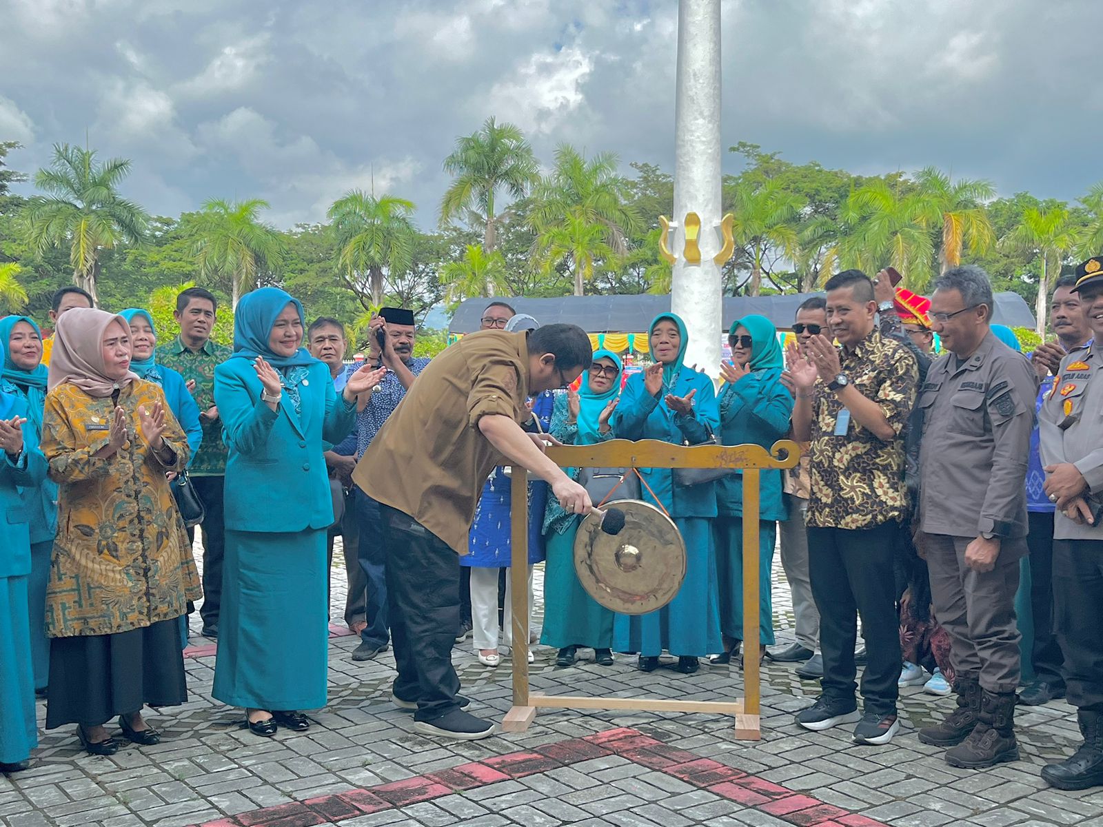 Pj Bupati Secara Resmi Membuka Jambore Kader PKK Tingkan Kabupaten Parimo