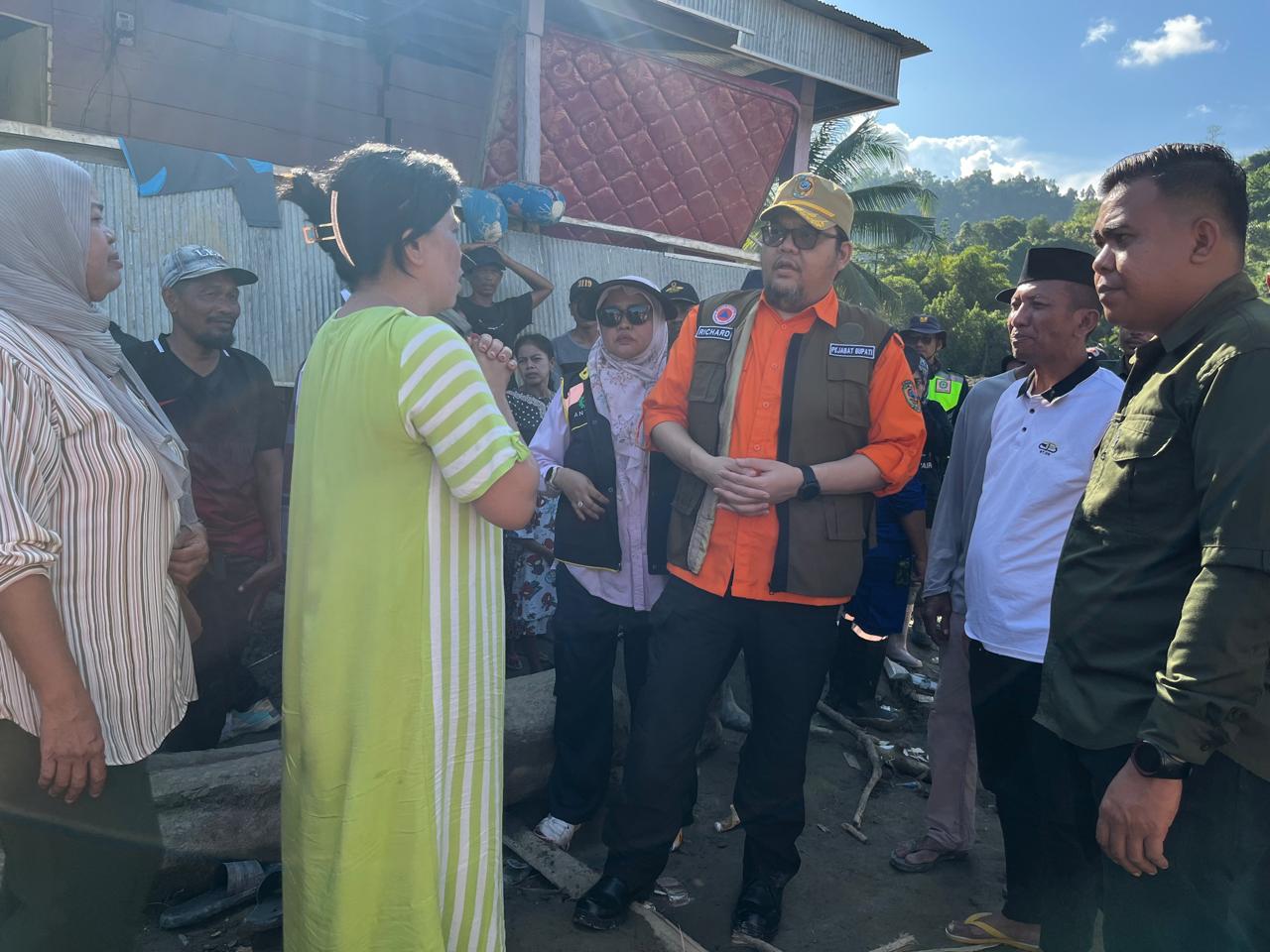 Pj Bupati Parimo Tinjau Lokasi Banjir Bandang