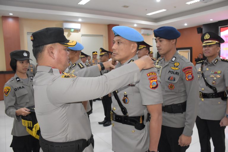 Kapolda Sulteng Pimpin Sertijab 3 PJU dan Kapolres Banggai
