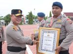 Delapan Personel Polda Sulteng dan Tiga Mahasiswa Untad Palu Terima Penghargaan
