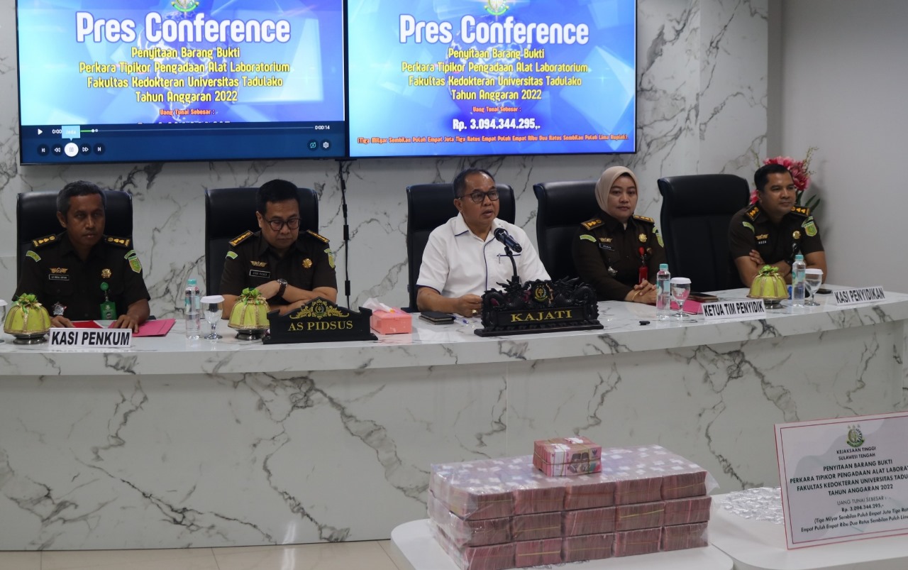 Kejati Sulteng Gelar Konfrensi Pers Terkait Penyitaan Barang Bukti Uang Tunai Miliran Rupiah