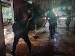 Brimob Polda Sulteng Bantu Warga Lakukan Pemulihan Pascabanjir, Dari Evakuasi hingga Bersihkan Rumah
