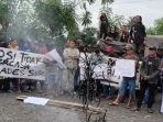 Polemik Warga dan Kades Sigenti Berujung Aksi Unjuk Rasa, DPRD Parimo Lakukan Upaya Mediasi