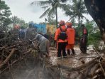 Hujan Deras Sebabkan Banjir di Palu, Tim SAR Palu Evakuasi Warga hingga Malam Hari