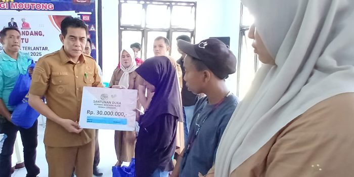 Bupati Parimo Serahkan Santunan Duka kepada Keluarga Korban Longsor di Tirtanagaya