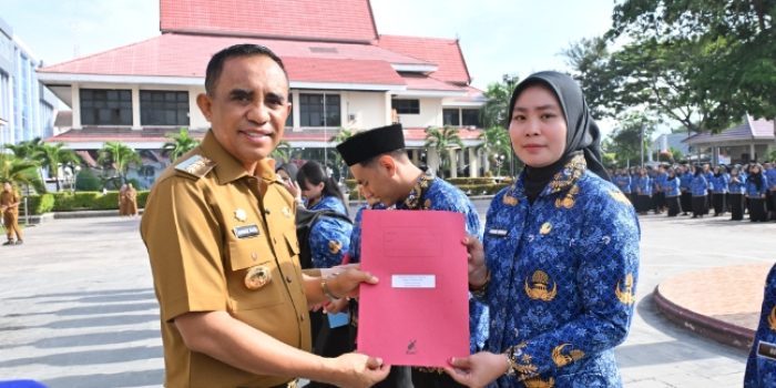 Gubernur Sulteng Serahkan 1.103 SK Pengangkatan PPPK Tahap II