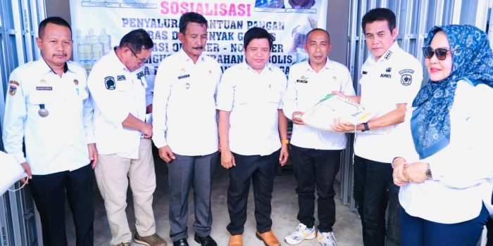 Bupati Resmikan Rest Area Ogomolos dan Salurkan Bantuan Pangan