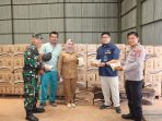 Polres Parimo Kawal Pengecekan Kualitas Bantuan Pangan di Gudang Bulog Olaya