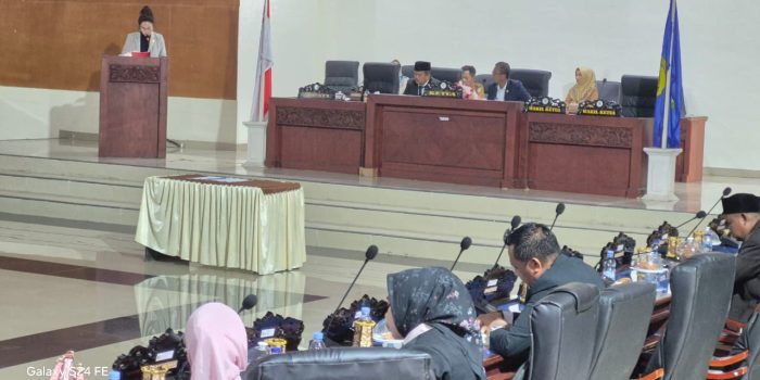 Banggar DPRD Parimo Sampaikan Hasil Evaluasi Gubernur terhadap Ranperda APBD 2026