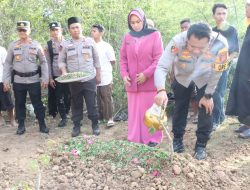 Suasana Haru Iringi Upacara Kedinasan Pelepasan Jenazah Kapolsek Ampibabo